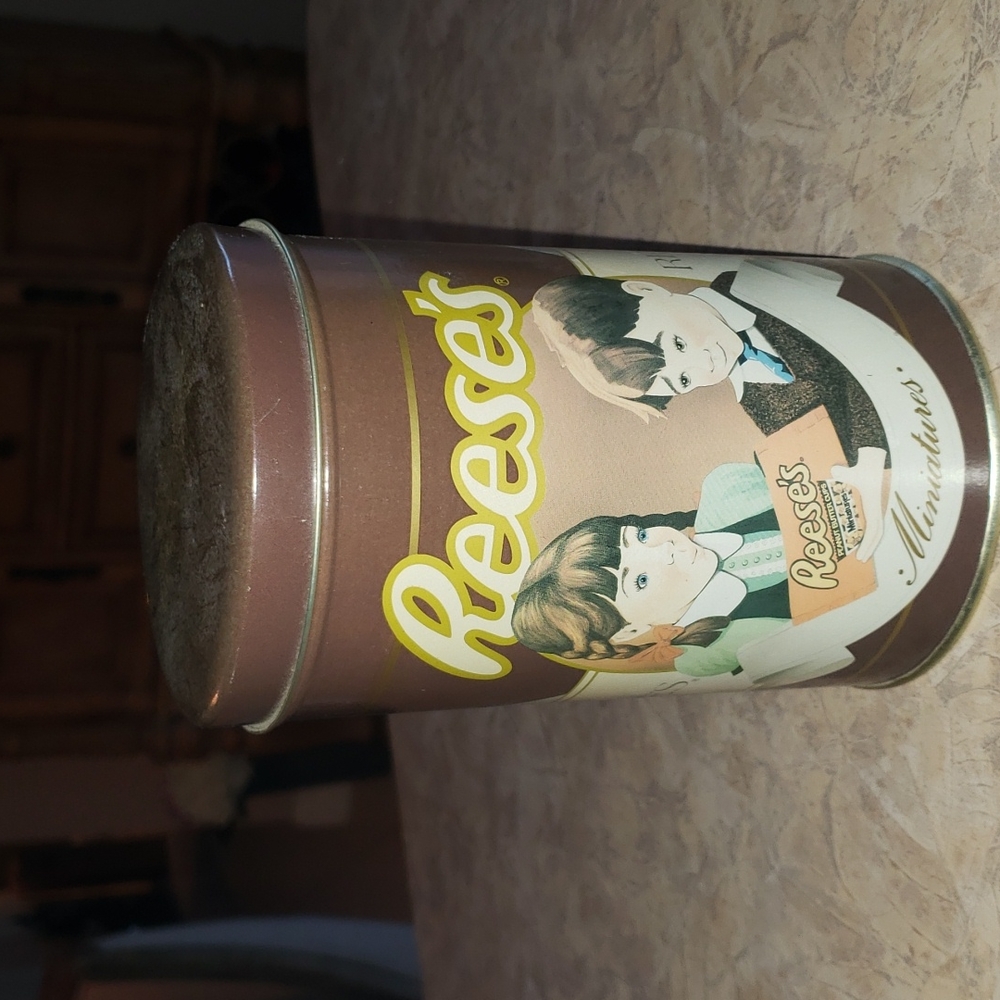 Vintage Tin Can Reese's #3 Brown Hershey's 6.5" Tall Hometown Series 1980's